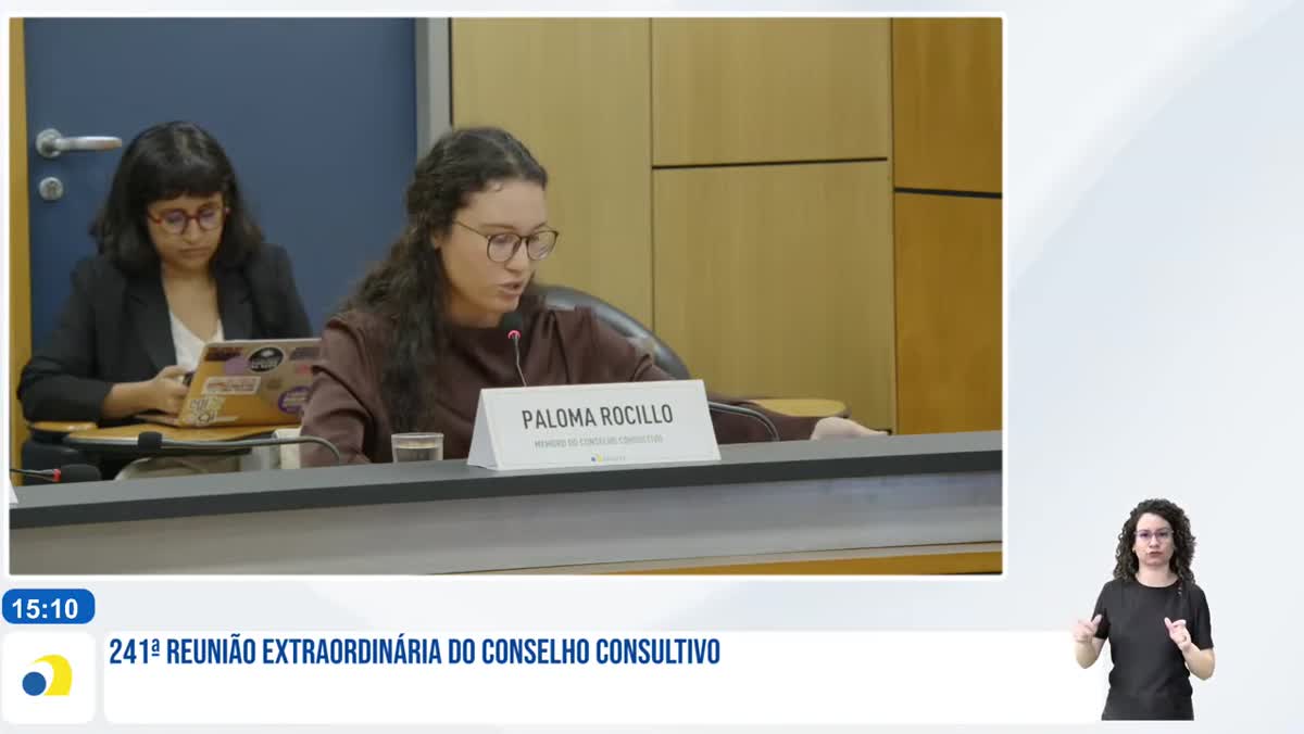 Conselheira Paloma Rocillo durante o debate sobre o orçamento do FUST